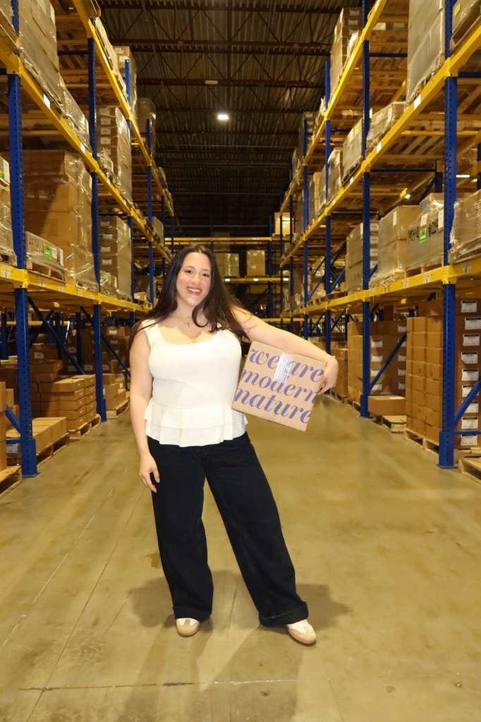 Barbara Pineda en almacén MONAT